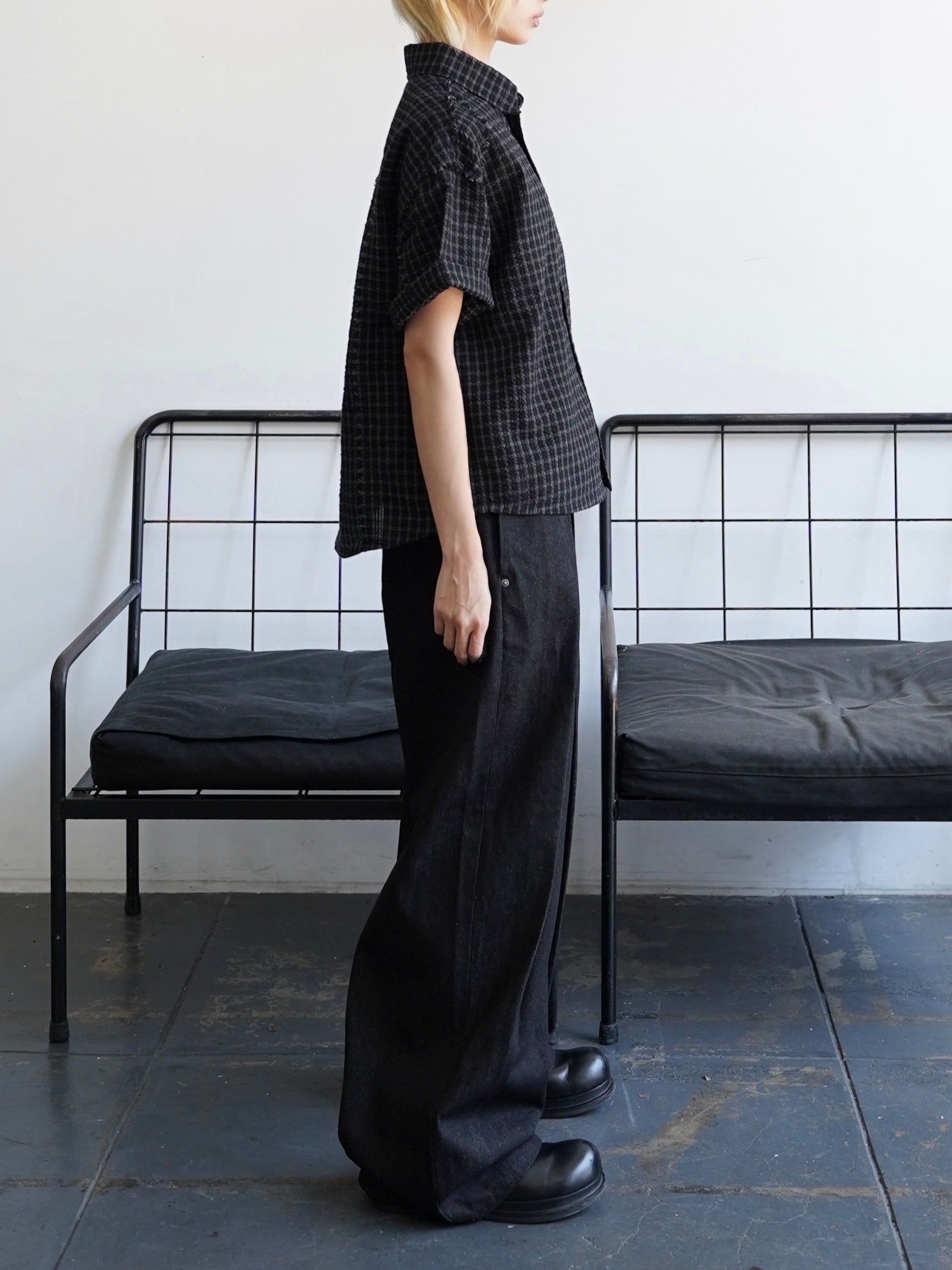 5/23 20:00発売【CHIKASHITSU PLUS HIGH】Deep tuck raw denim pants