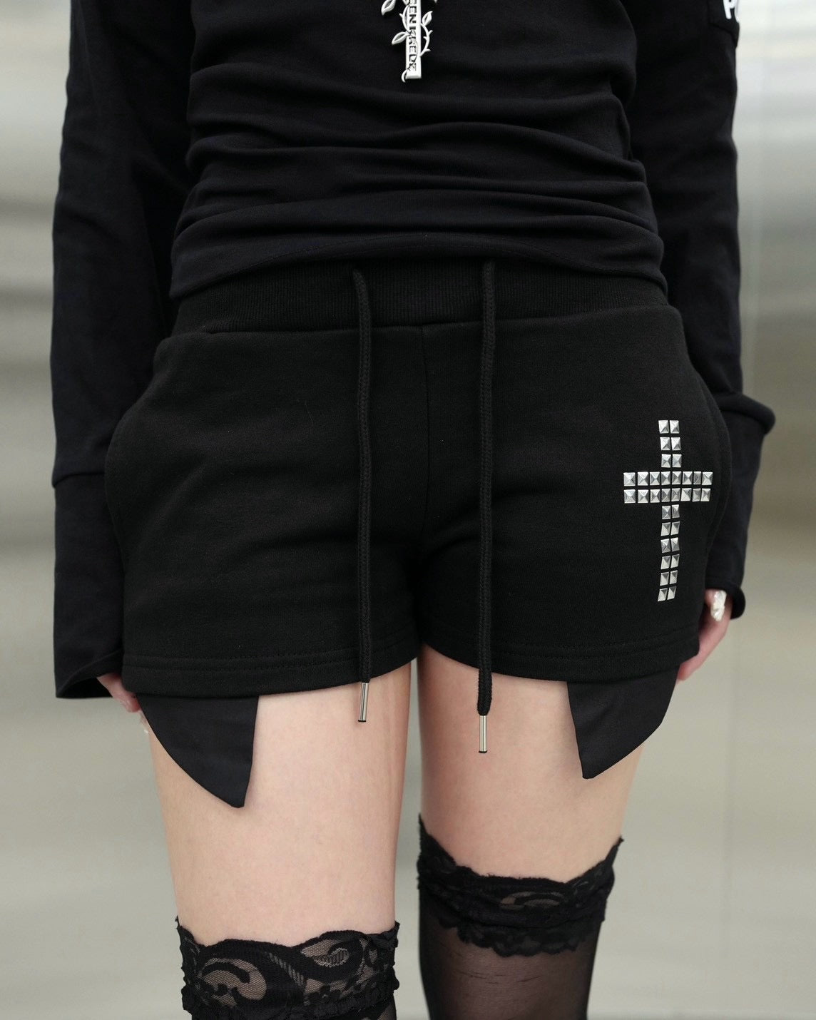 受注制【Never mind the XU】Cross studs mini shorts (3color)