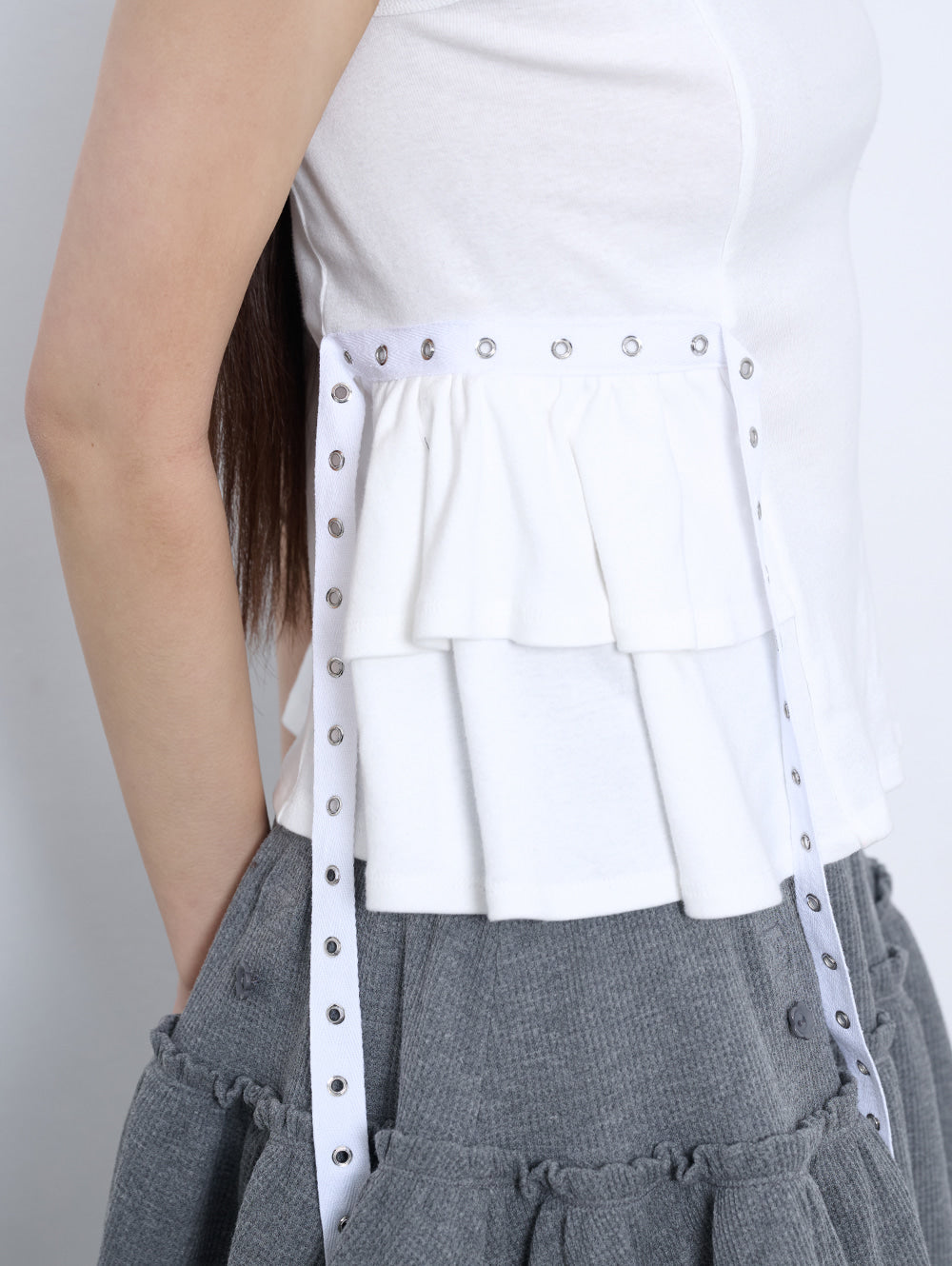 6/8 21:00発売【TUOMIO】EYELET BELTED TANK TOP