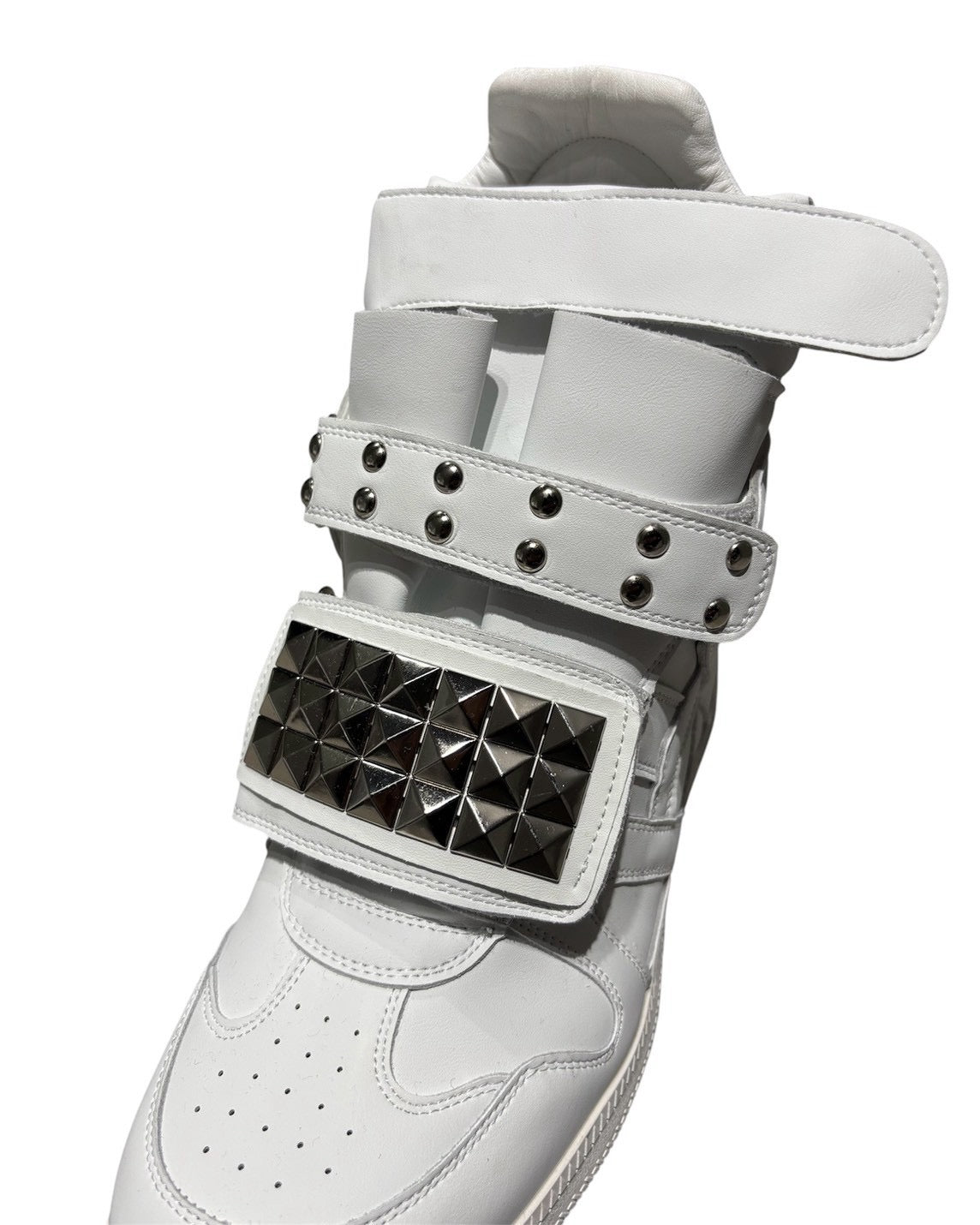 国際配送【Never mind the XU】Studs Wedge High Top Sneakers