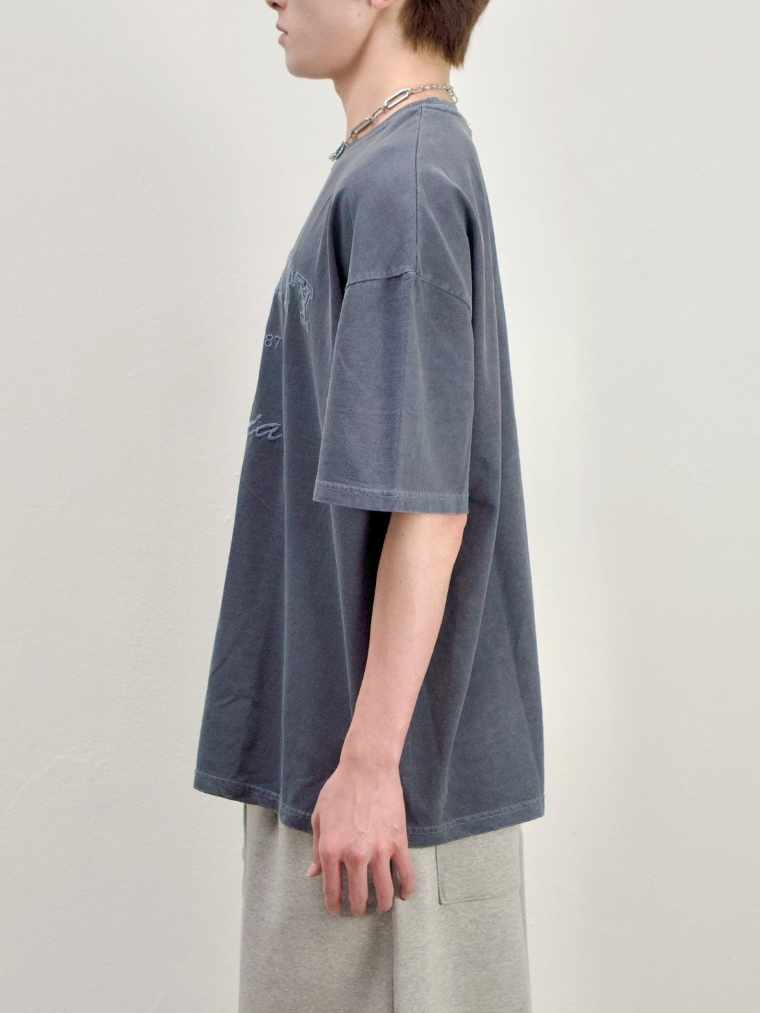 受注制【Chikashitsu +】pigment university t-shirt (3color)