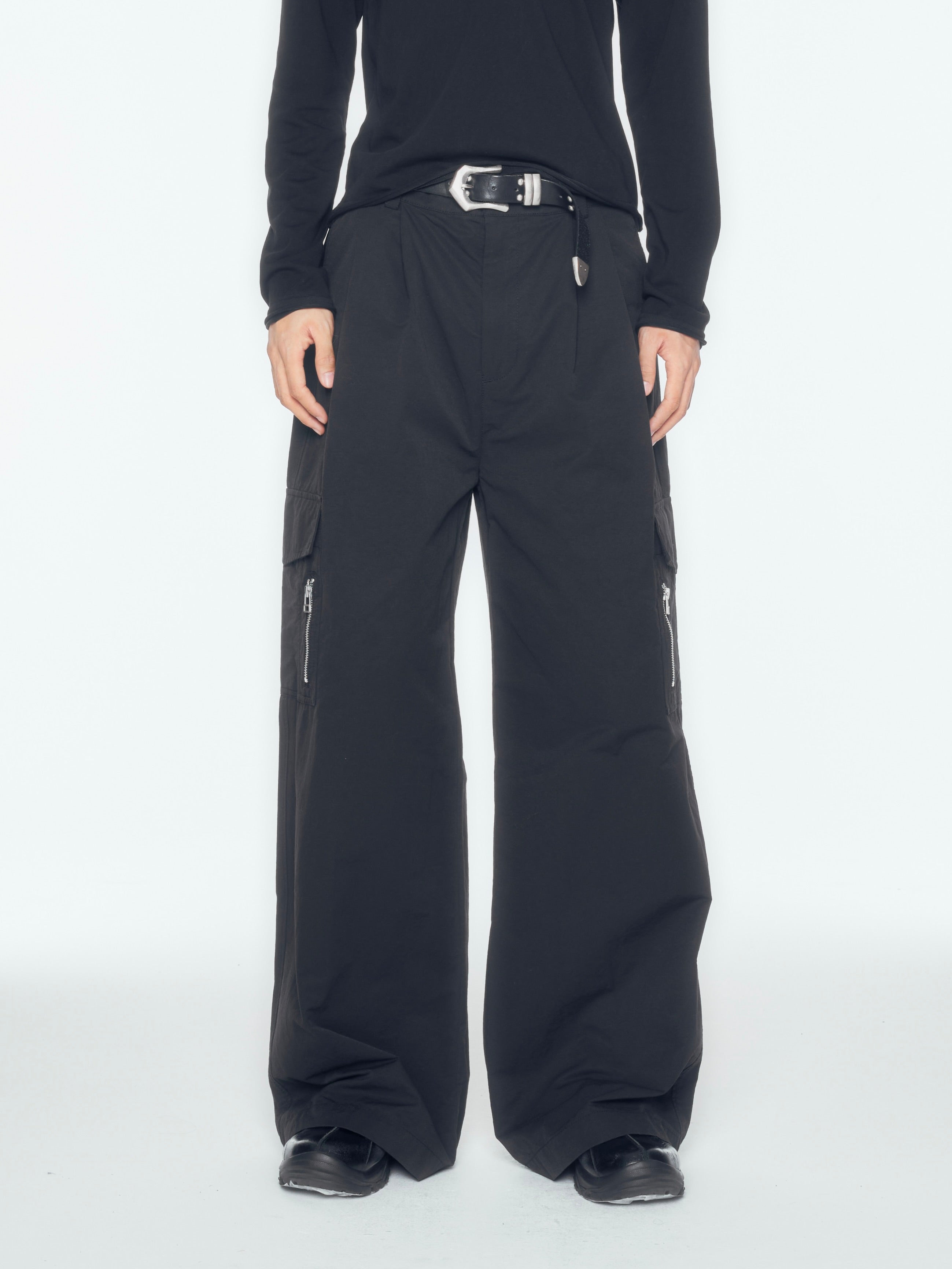 【CS】two tuck nylon cargo trousers