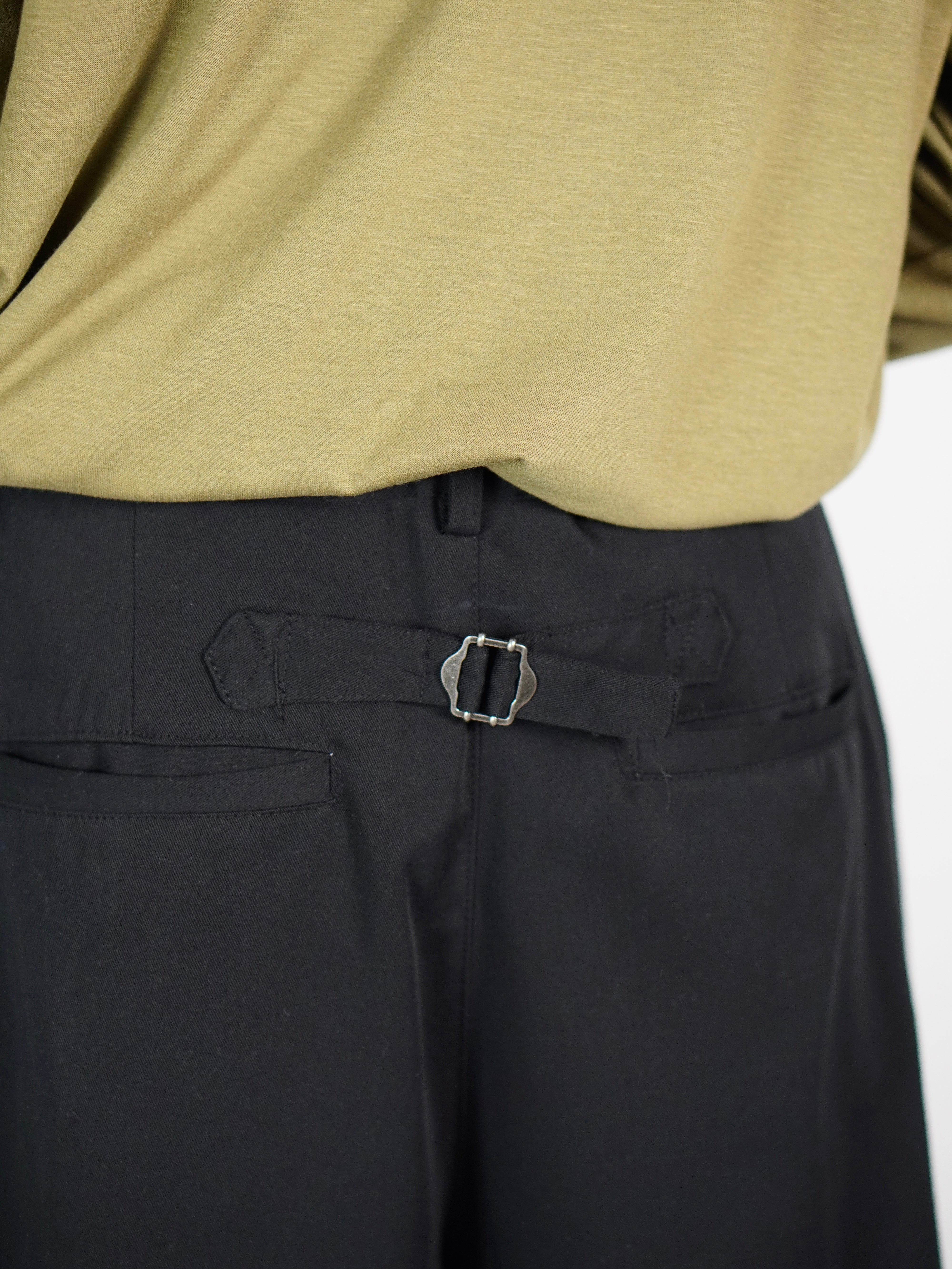 受注制【Chikashitsu +】2 tuck straight slacks