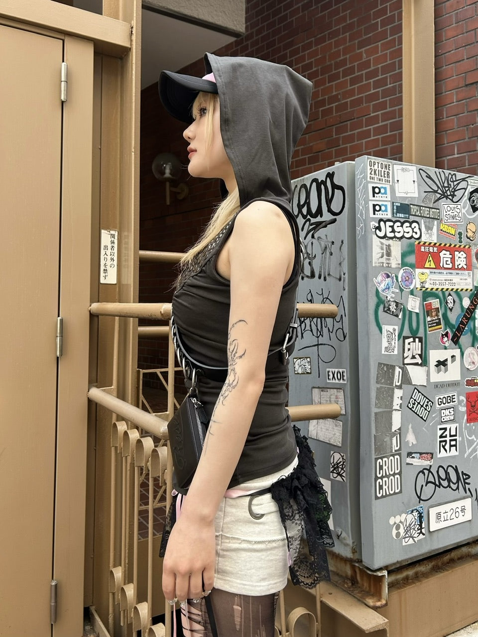国際配送【Never mind the XU】drape eyelet hoodie tank(2color)
