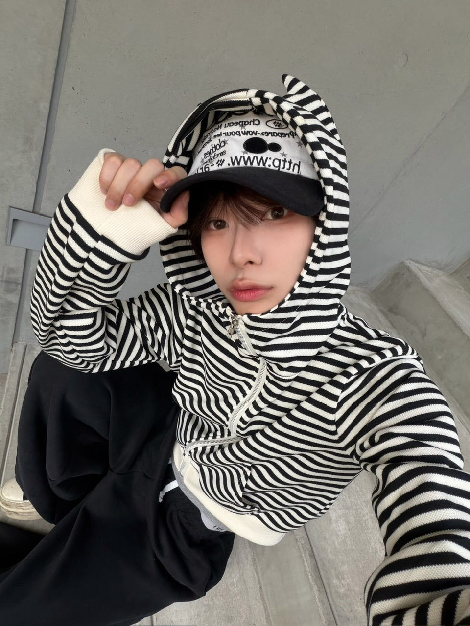 国際配送【LUV CODE】stripe cropped zip up hoodie
