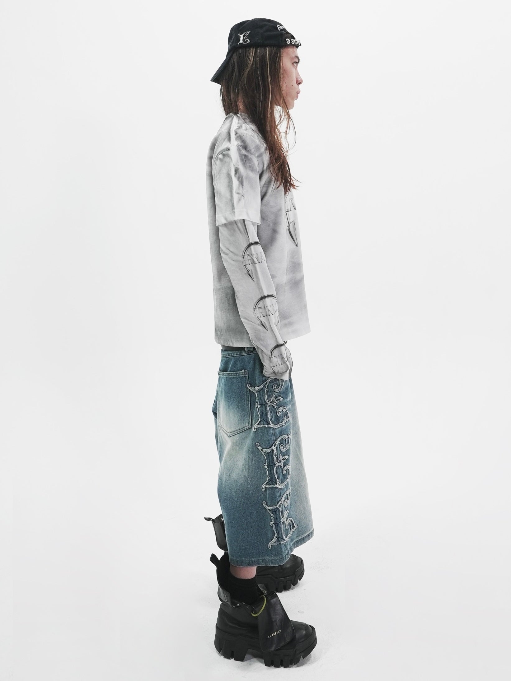 【E RIN AI E】PIERCED RUST DOUBLE LONG SLEEVE T