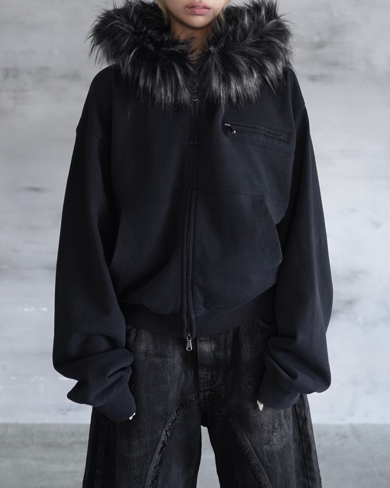 【CHIKASHITSU PLUS HIGH】Volume fur cropped zip hoodie