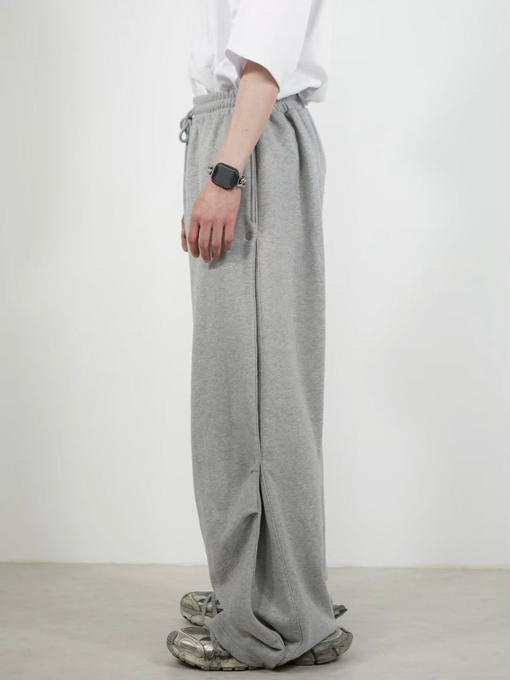 受注制【Chikashitsu +】side snap button sweat pants (2color)