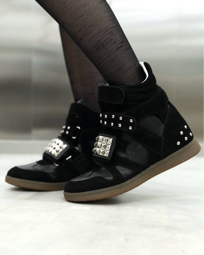 国際配送【Never mind the XU】Studs Wedge High Top Sneakers