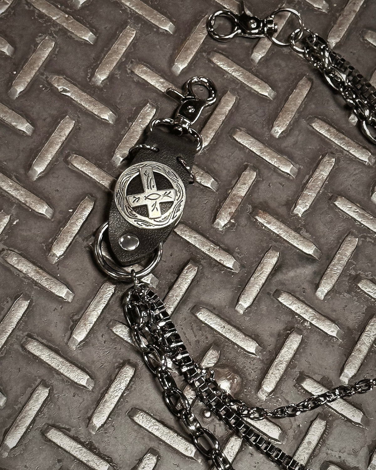 国際配送【Never mind the XU】TRIPLE CROSS WALLET CHAIN