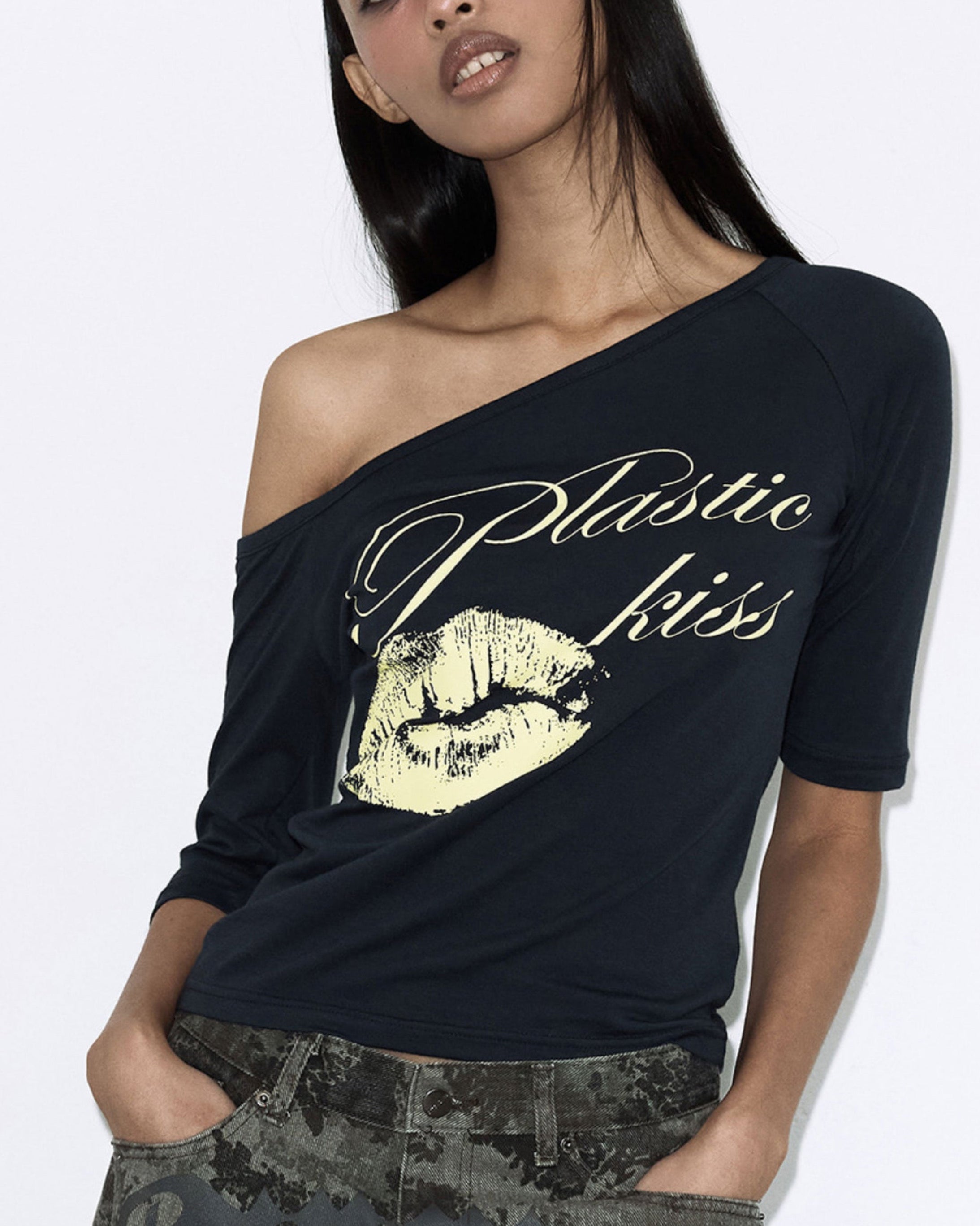 【FANCY CLUB】PLASTIC KISS ONE-SHOULDER TOP