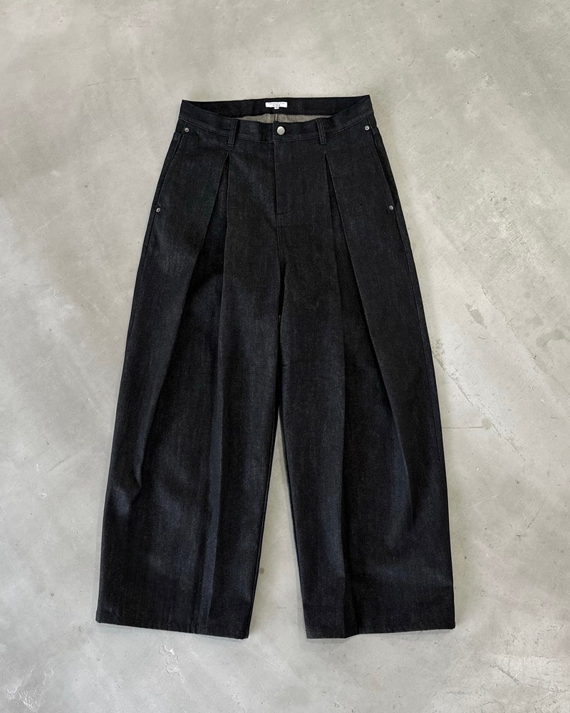 【CHIKASHITSU PLUS HIGH】Deep tuck raw denim pants