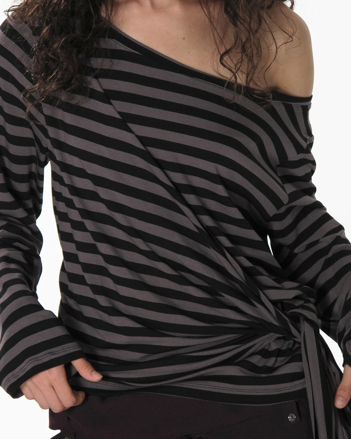 【CRANK】TIED OFF-SHOULDER TOP