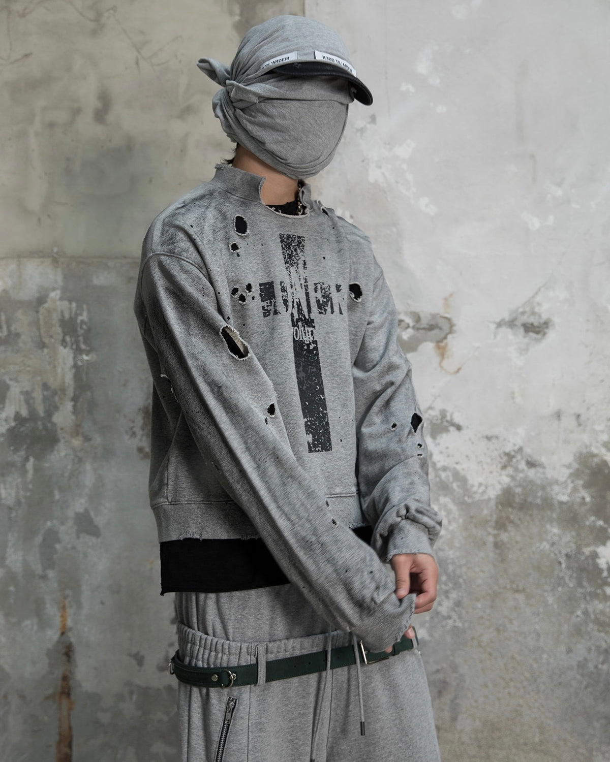 【roaringrad】Cross Damage Sweat Shirt