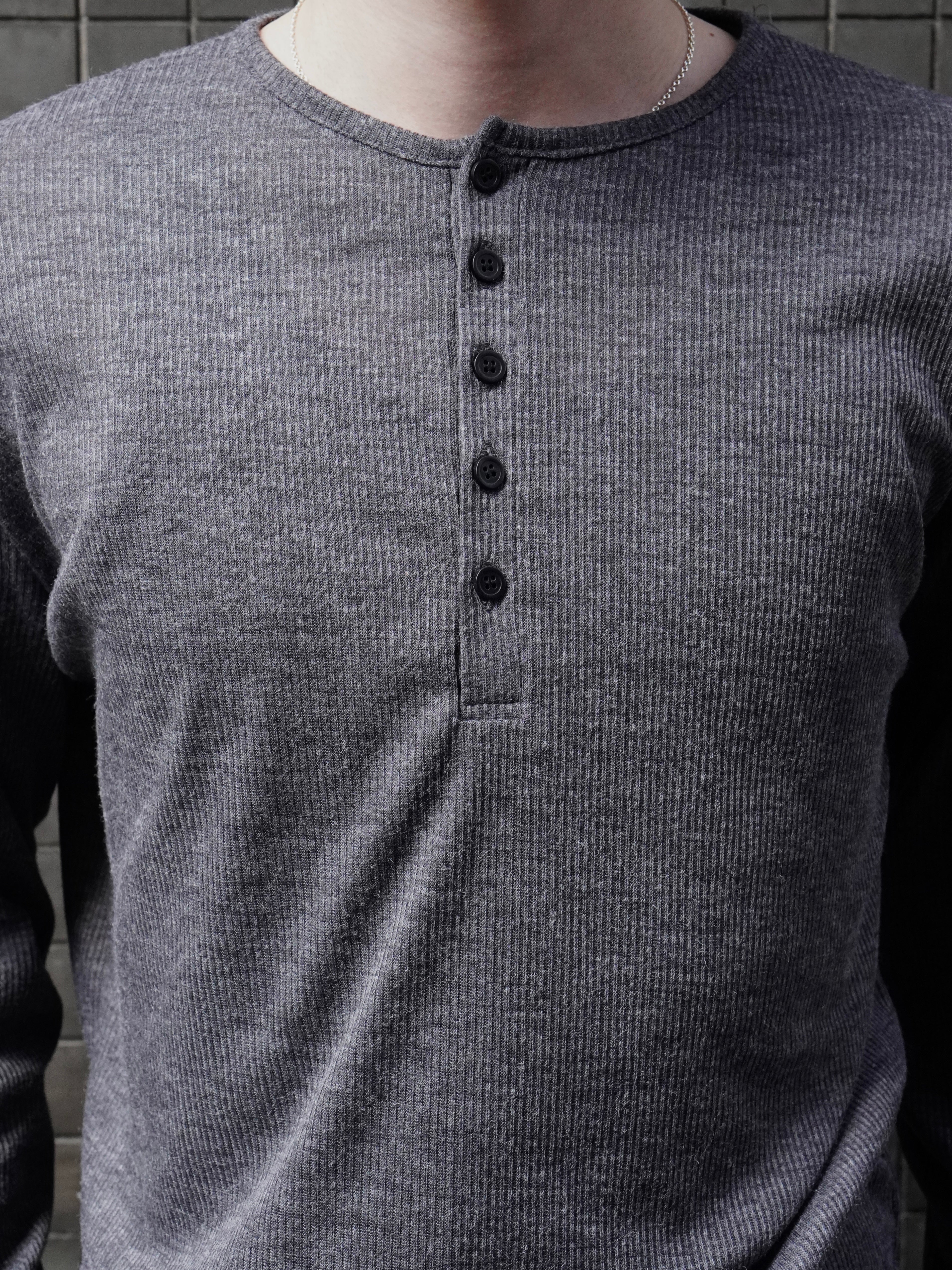 東京店WEB限定受注制【Chikashitsu +】rib knit henry neck tee