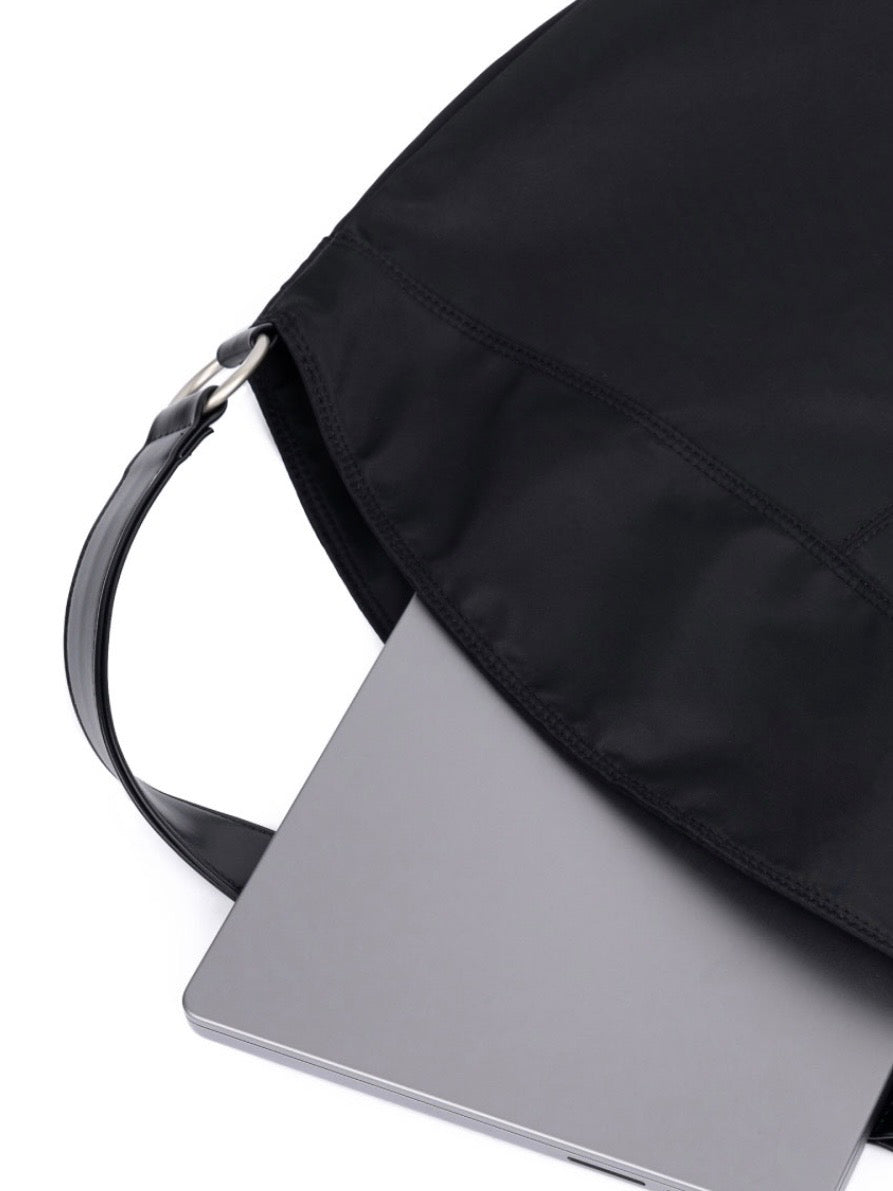 【HAH ARCHIVE】Contour Shoulder Bag (ナイロン)