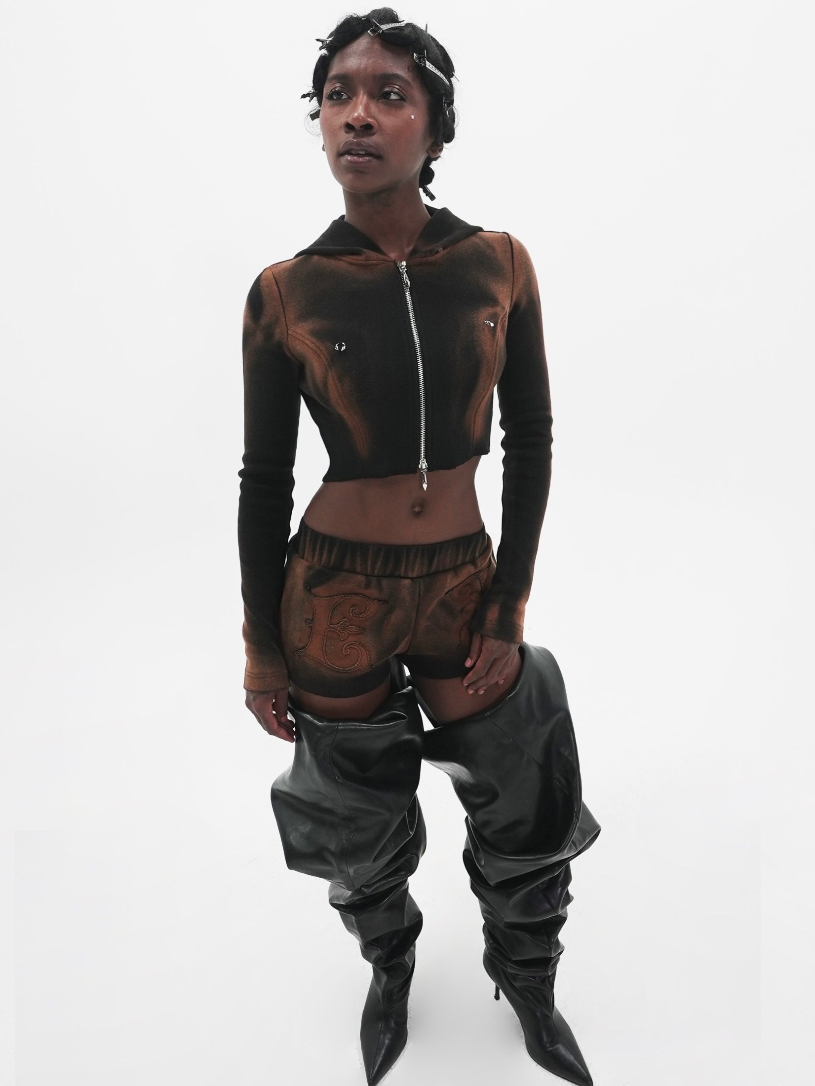 【E RIN AI E】PIERCED RUST CROP HOODIE ZIP UP