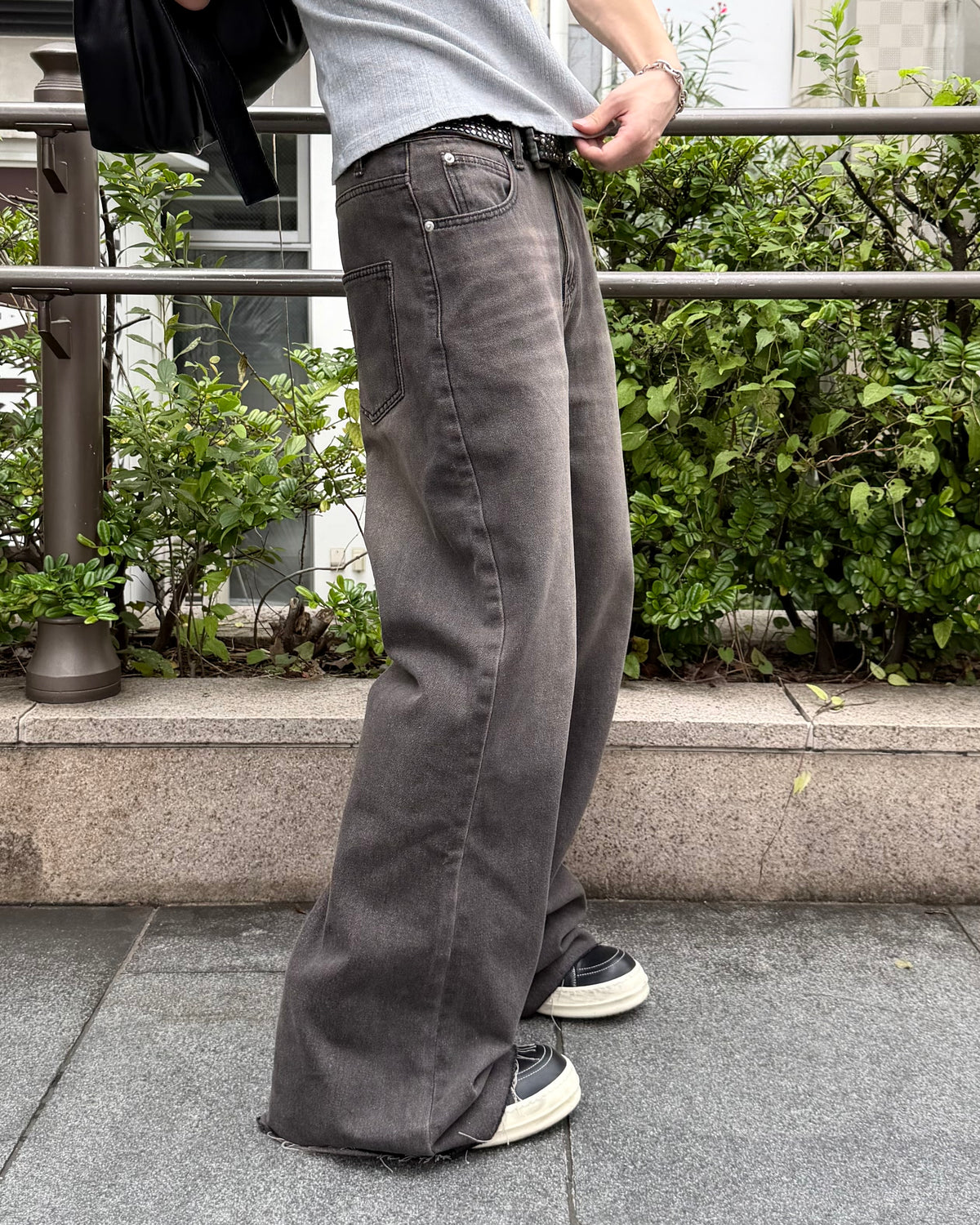大阪店WEB限定受注制【Chikashitsu +】cutting bootcut denim pants (2color)