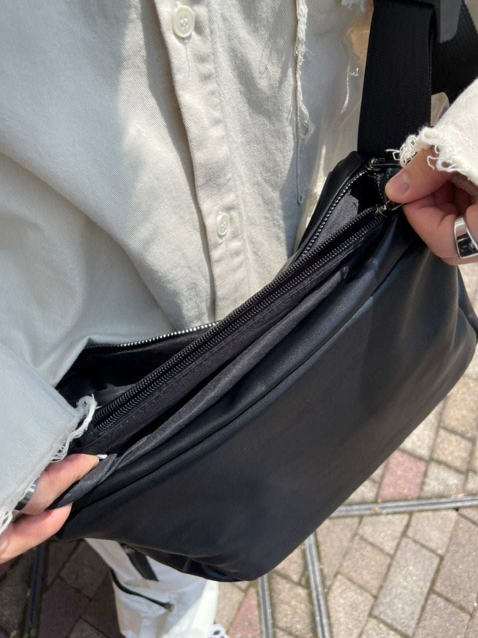 受注制【Chikashitsu +】leather shoulder bag (2color)