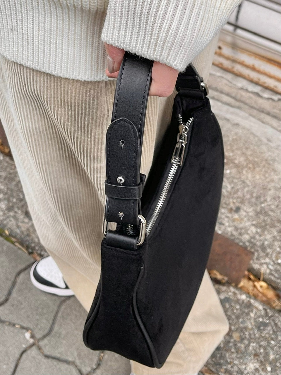 受注制【Chikashitsu +】suede moon hand bag (2color)