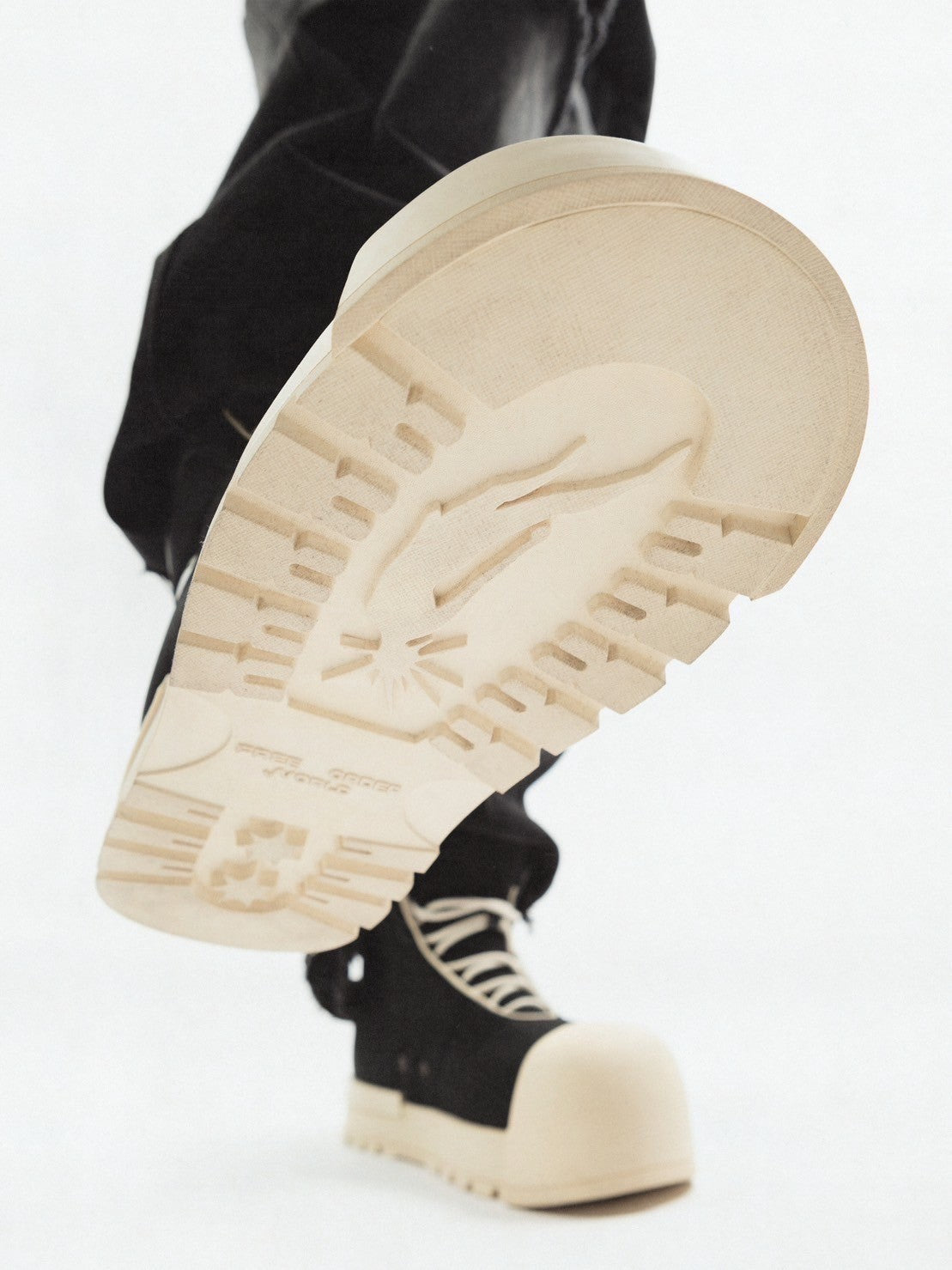 【F.V.V.O】THICK SOLED HIGH TOP BOOTS / 【フリーワールドオーダー(エフヴィーヴィーオー)】スニーカーライクミドルブーツ