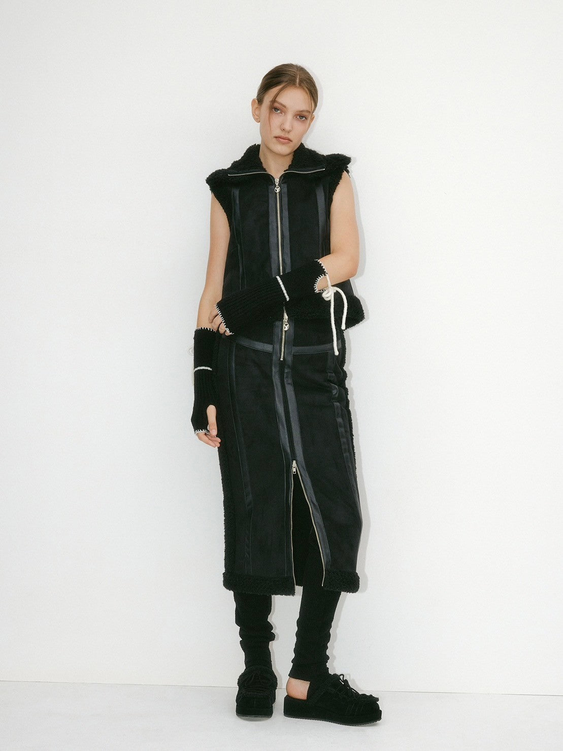 【YUSE】DETACHABLE COLLAR SHEARING SUEDE VEST