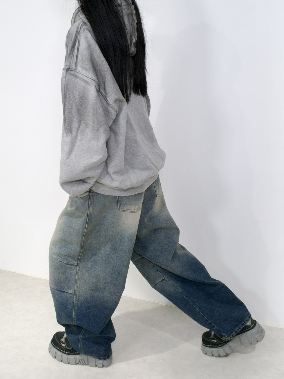 受注制【Never mind the XU】spray design hoodie (2color)