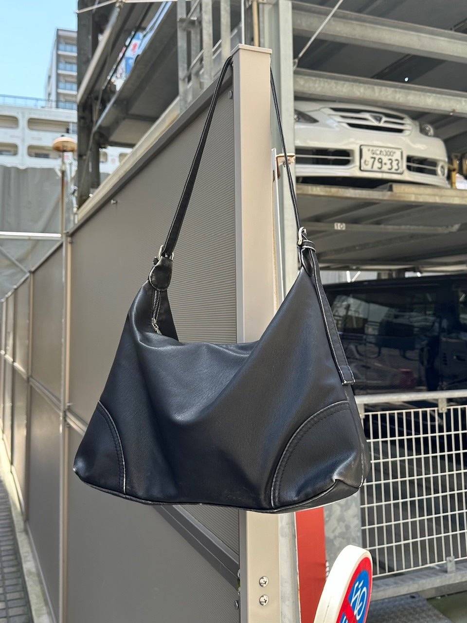 大阪店WEB限定受注制【Chikashitsu +】vintage leather cross bag