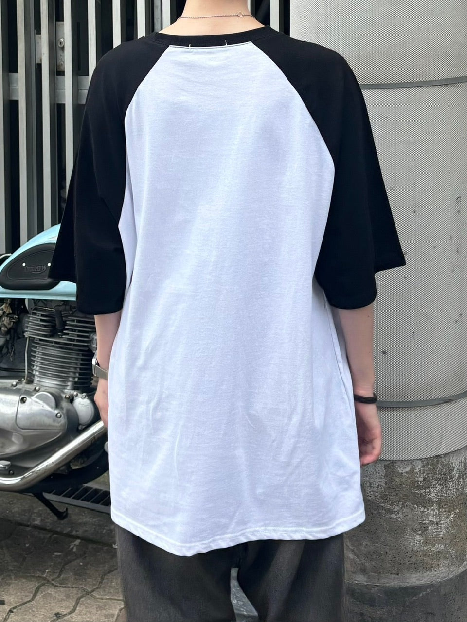 大阪店WEB限定受注制【Chikashitsu +】oversized lettering raglan t-shirt