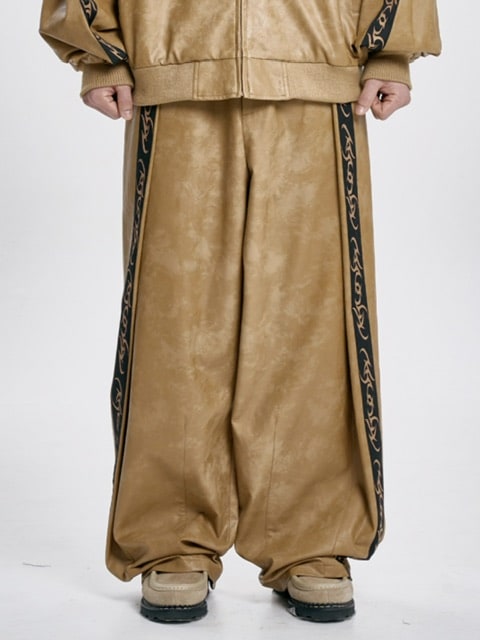 【AJOBYAJO】Vegan Leather One Tuck Track Pants