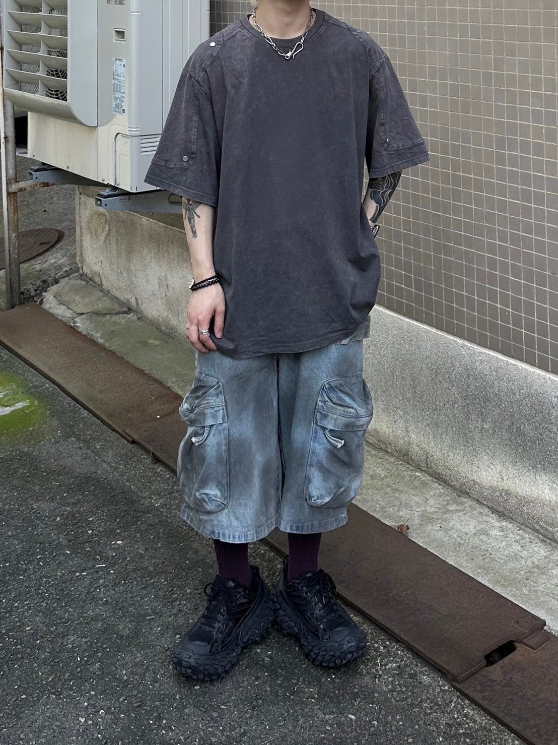 【Chikashitsu +】oversized pigment rivet t-shirt (2color)