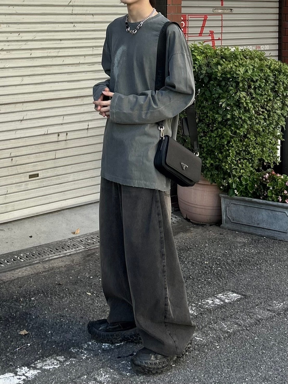 【Chikashitsu +】oversized shadow print damage long sleeve (2color) / 【チカシツプラス】オーバーサイズシャドウプリントダメージ長袖Tシャツ