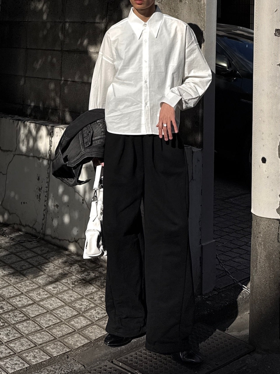 東京店WEB限定受注制【Chikashitsu +】Loose fit cropped shirt (2color)