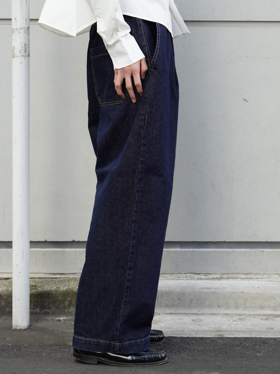東京店WEB限定受注制【Chikashitsu +】Loose fit one tuck denim pants