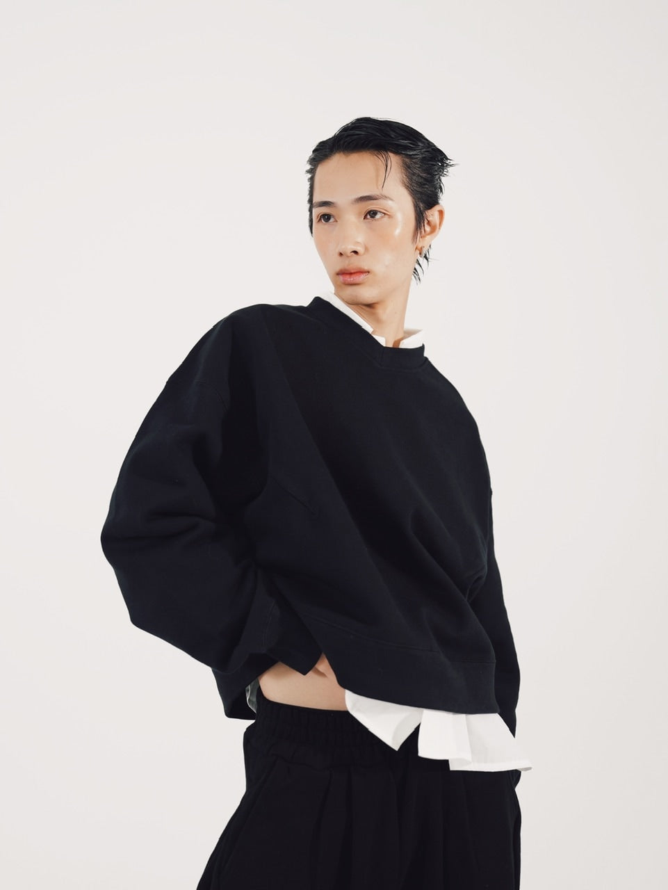【CS】cropped vneck sweat shirt (black)