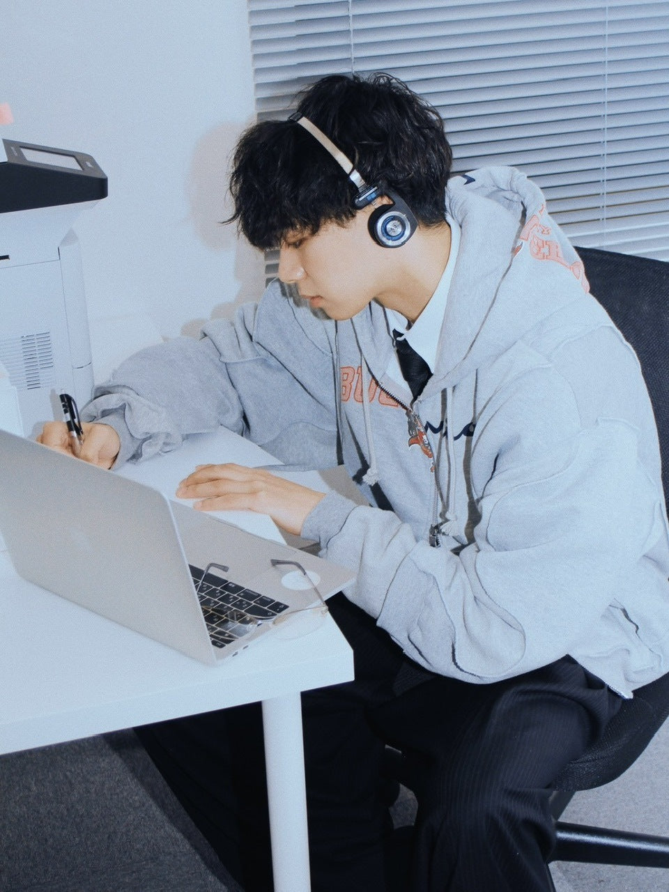 【Re +】double zip cutting switch hoodie (gray)