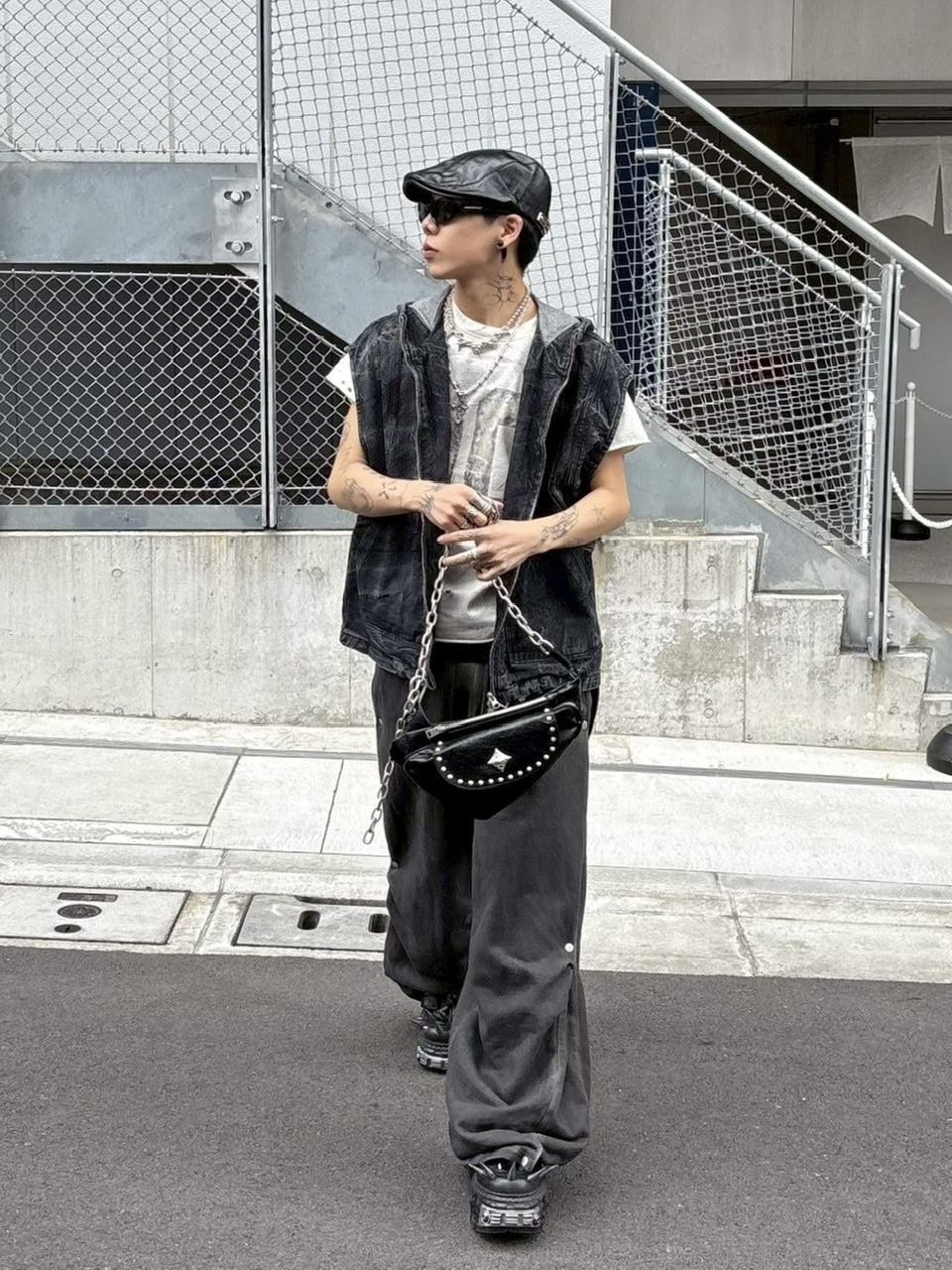 受注制【Never mind the XU】denim hood vest