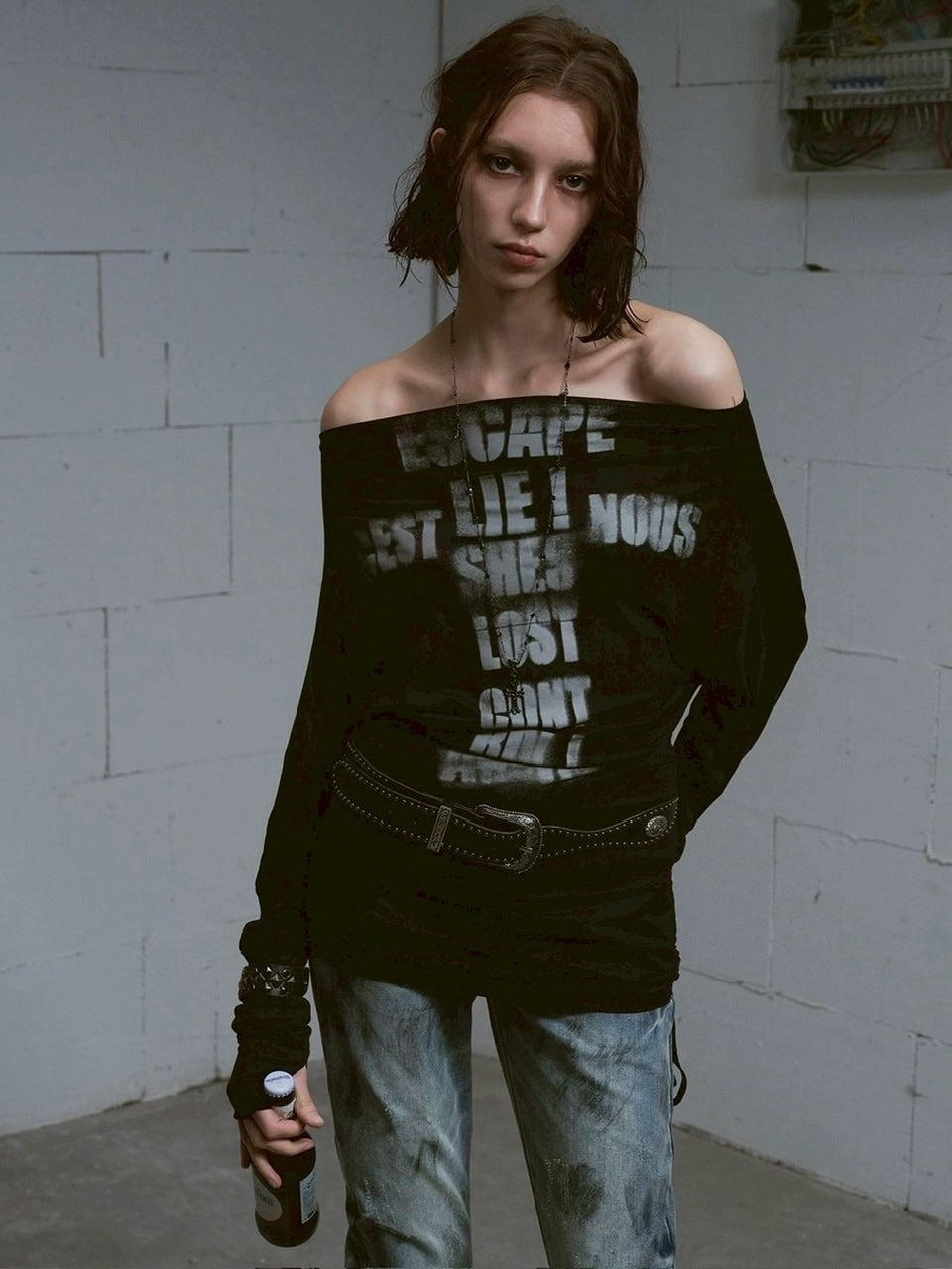 【Cest Nous】Doodle-printed batwing sleeve top / 【セヌー】オフショルダープリント長袖トップス