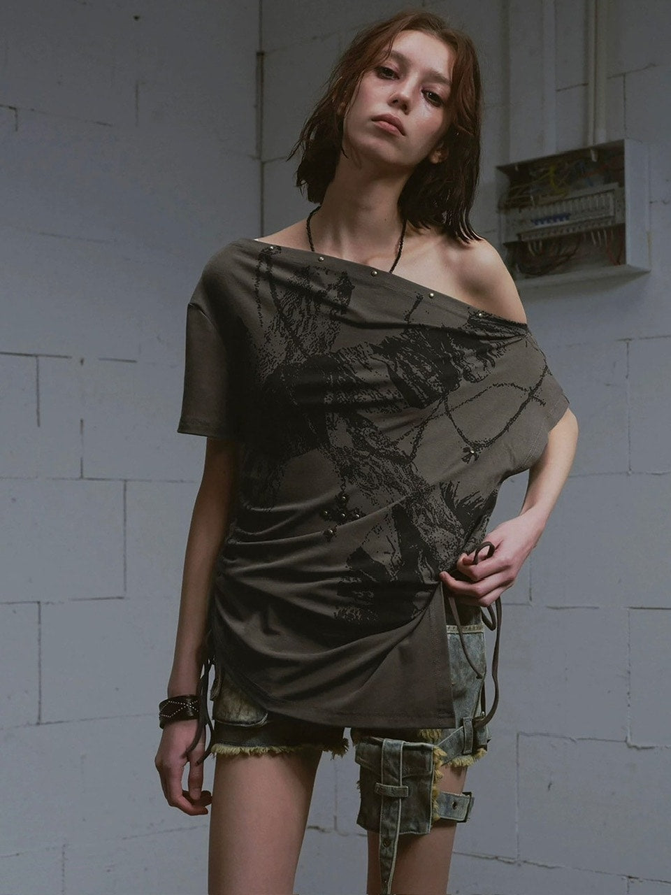 【Cest Nous】Off-shoulder ruched T-shirt / 【セヌー】オフショルダー半袖Tシャツ