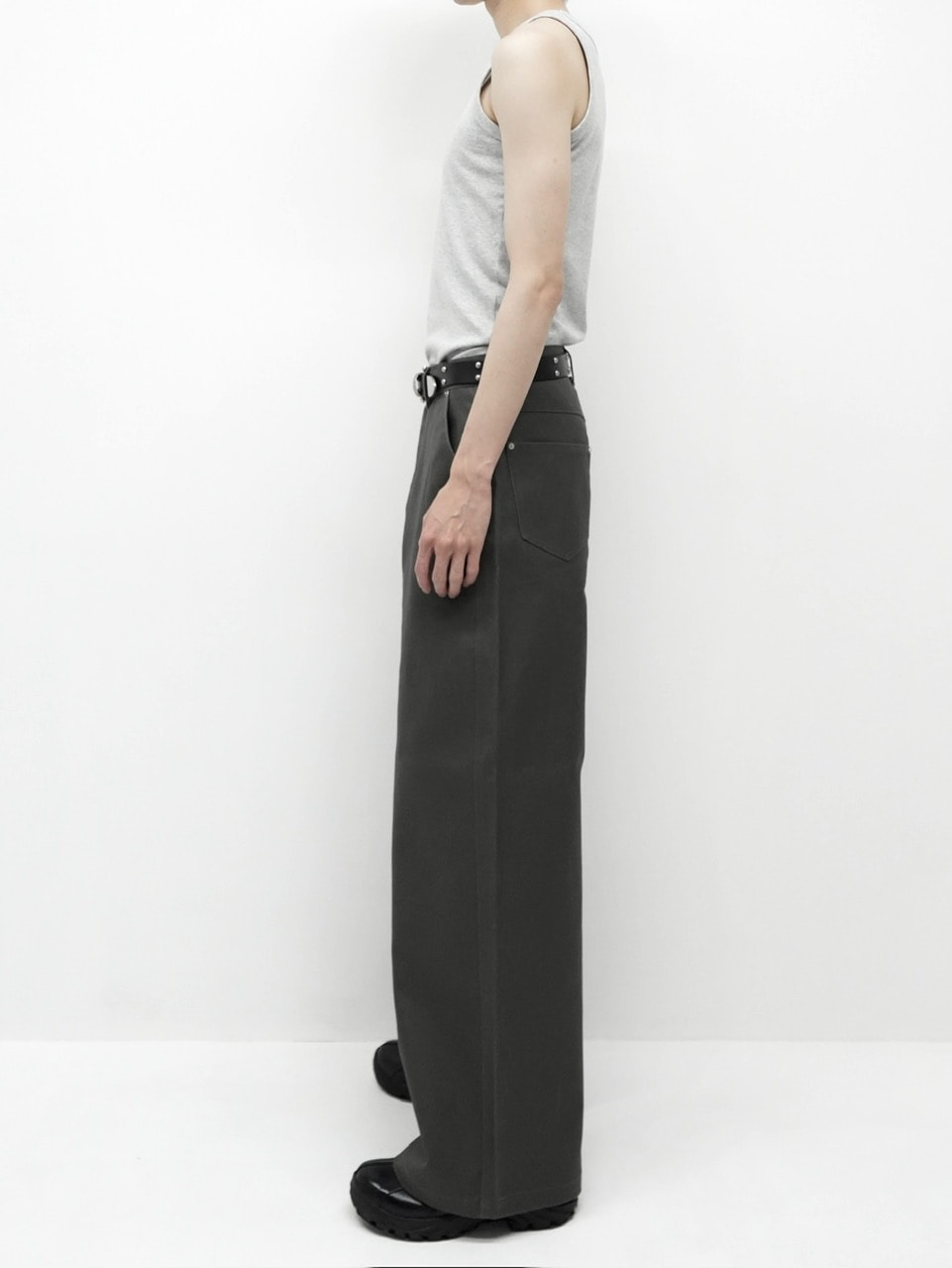 【CS】COATED WIDE DENIM PANTS (CHARCOAL)
