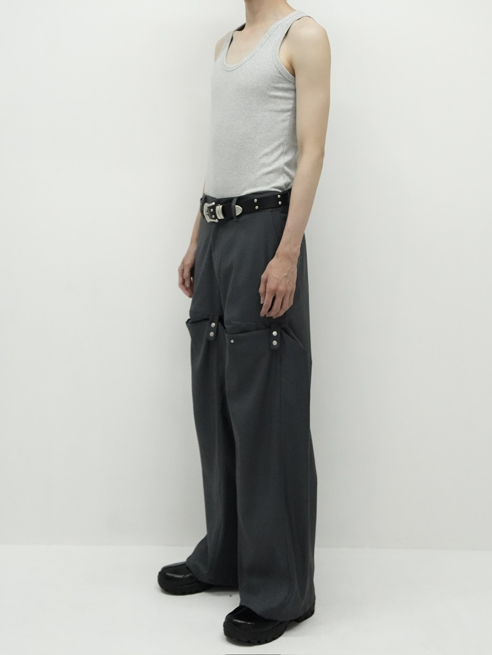 【CS】FLOW FIT DRAPE SLACKS(CHARCOAL)