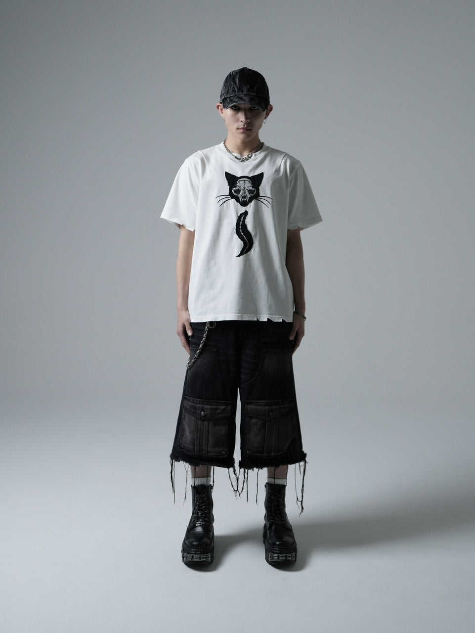 【CHIKASHITSU PLUS HIGH】Destroy skull cat T-shirt (white)