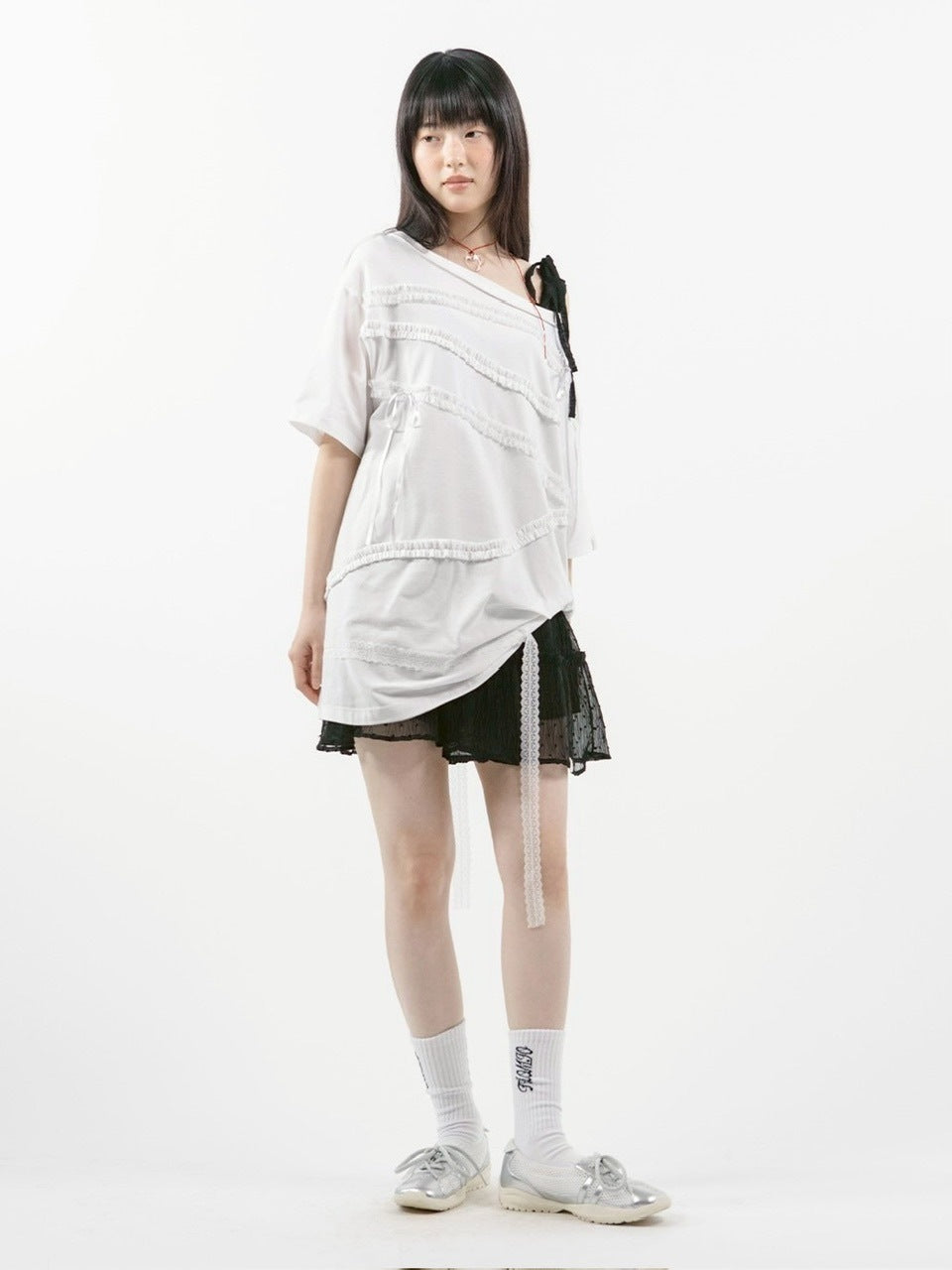 【TUOMIO】LACE STRAP OVERSIZED T-SHIRT / 【トゥオミオ】レースストラップオーバーサイズ半袖Tシャツ