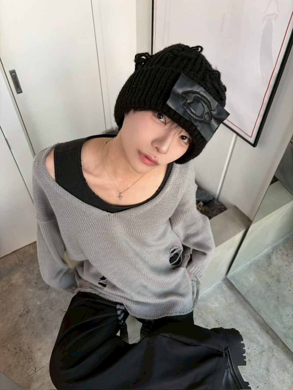 受注制【LUV CODE】v neck damage knit (2color)