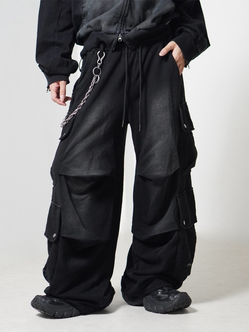 【CHIKASHITSU PLUS HIGH】4 pocket dirty wash sweat cargo pants (wash black) / 【チカシツプラスハイ】マルチポケットダーティーウォッシュスウェットカーゴパンツ