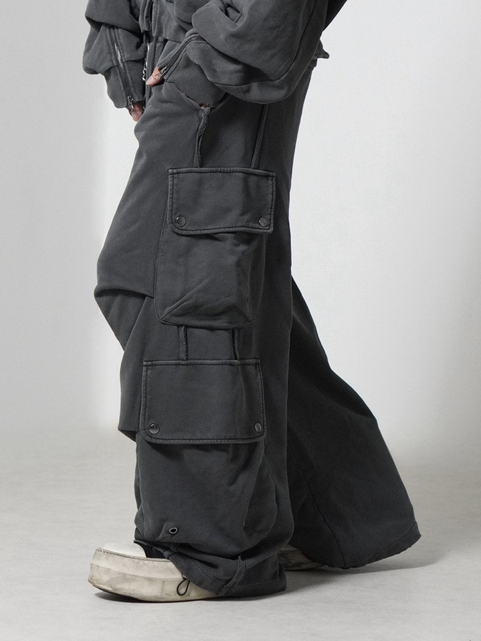 【CHIKASHITSU PLUS HIGH】4 pocket dirty wash sweat cargo pants (charcoal) / 【チカシツプラスハイ】マルチポケットダーティーウォッシュスウェットカーゴパンツ