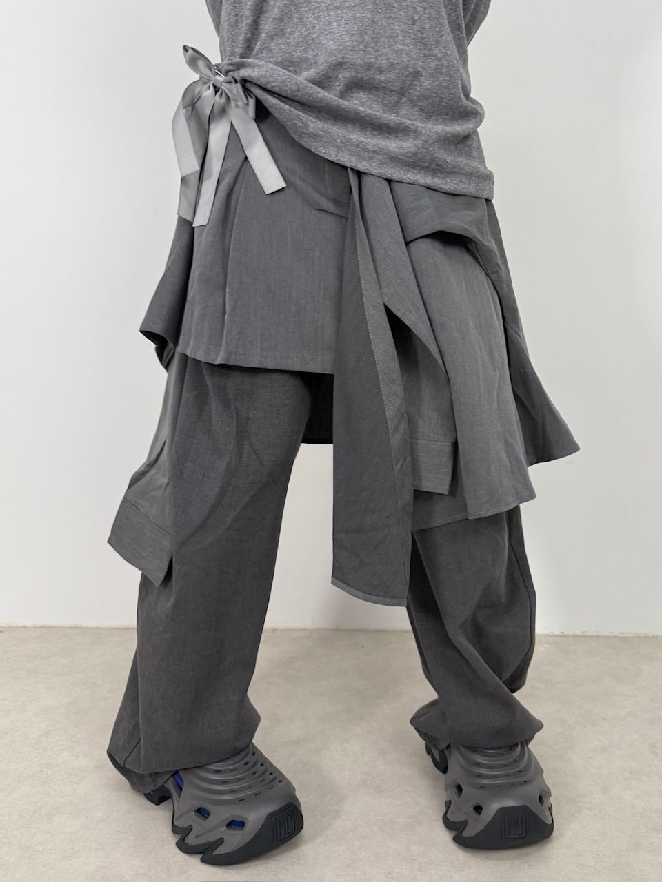 【Nerd out XU】side tuck slacks / 【ナードアウトエックスユー】サイドタックスラックス (2color)