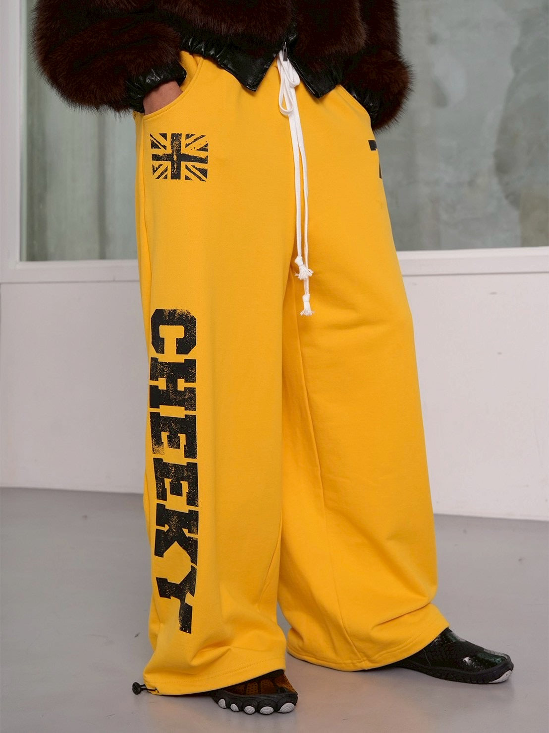 【ESC STUDIO】Lucky Cheeky sweat pants