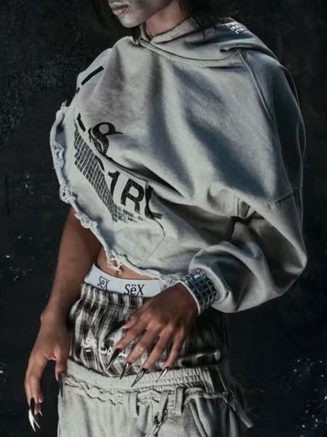 【Cozy world Wide】"TECH G1RL" STUDDED HOODIE / 【コージーワールドワイド】ロゴグラフィックスタッズフードパーカー