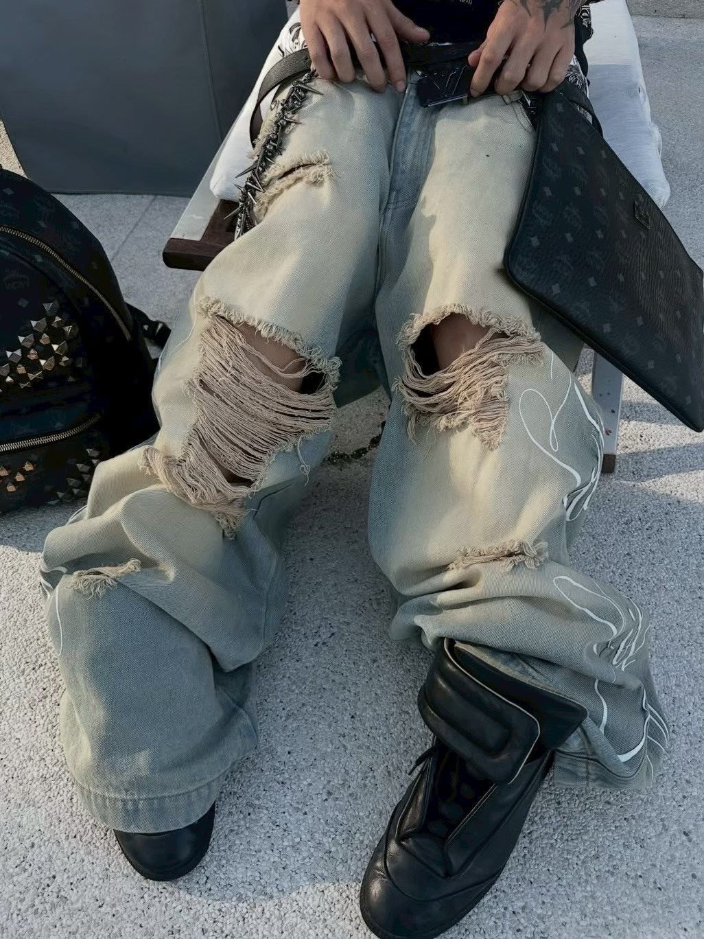 【Cozy world Wide】"LIFESTYLE" VINTAGE WAXED BAGGY JEANS / 【コージーワールドワイド】レタリングダメージウォッシュバギーデニムパンツ